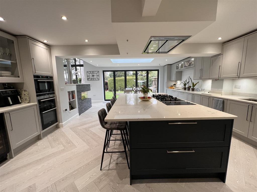 Newfield Road, Hagley, Stourbridge 4 bed detached house for sale £900,000