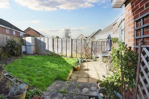 45 Cloverfields, Gillingham, SP8 4UR