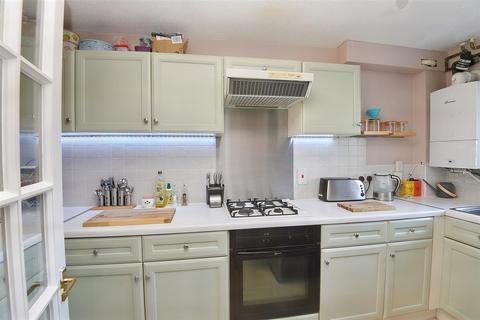 45 Cloverfields, Gillingham, SP8 4UR