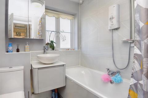 45 Cloverfields, Gillingham, SP8 4UR