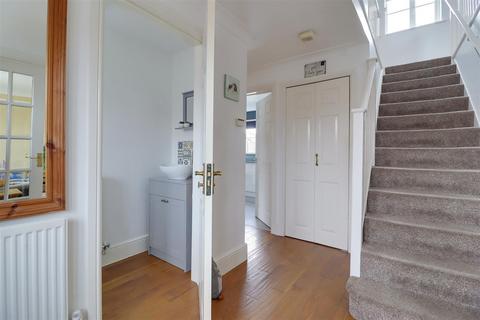 9 Augustus Drive, Brough, HU15 1DH