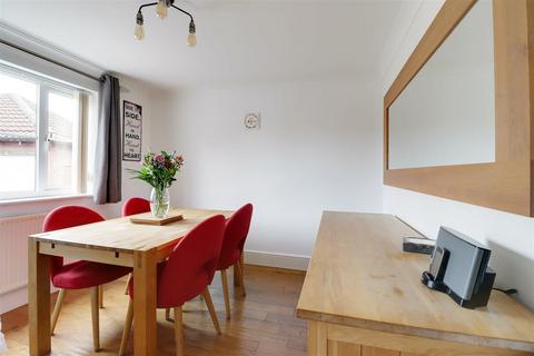 9 Augustus Drive, Brough, HU15 1DH