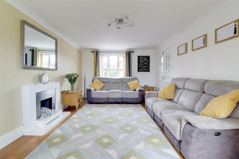 9 Augustus Drive, Brough, HU15 1DH