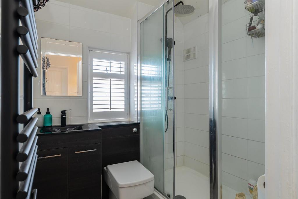 SHOWER ROOM-1.jpg