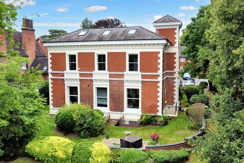 4 bedroom apartment for sale, Lucas Court, Leamington Spa