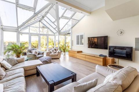 Aventine Downs Lane, Leatherhead, KT22 8JW