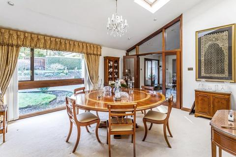 Aventine Downs Lane, Leatherhead, KT22 8JW