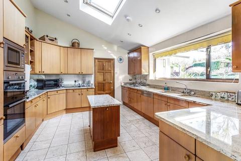 Aventine Downs Lane, Leatherhead, KT22 8JW