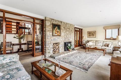 Aventine Downs Lane, Leatherhead, KT22 8JW