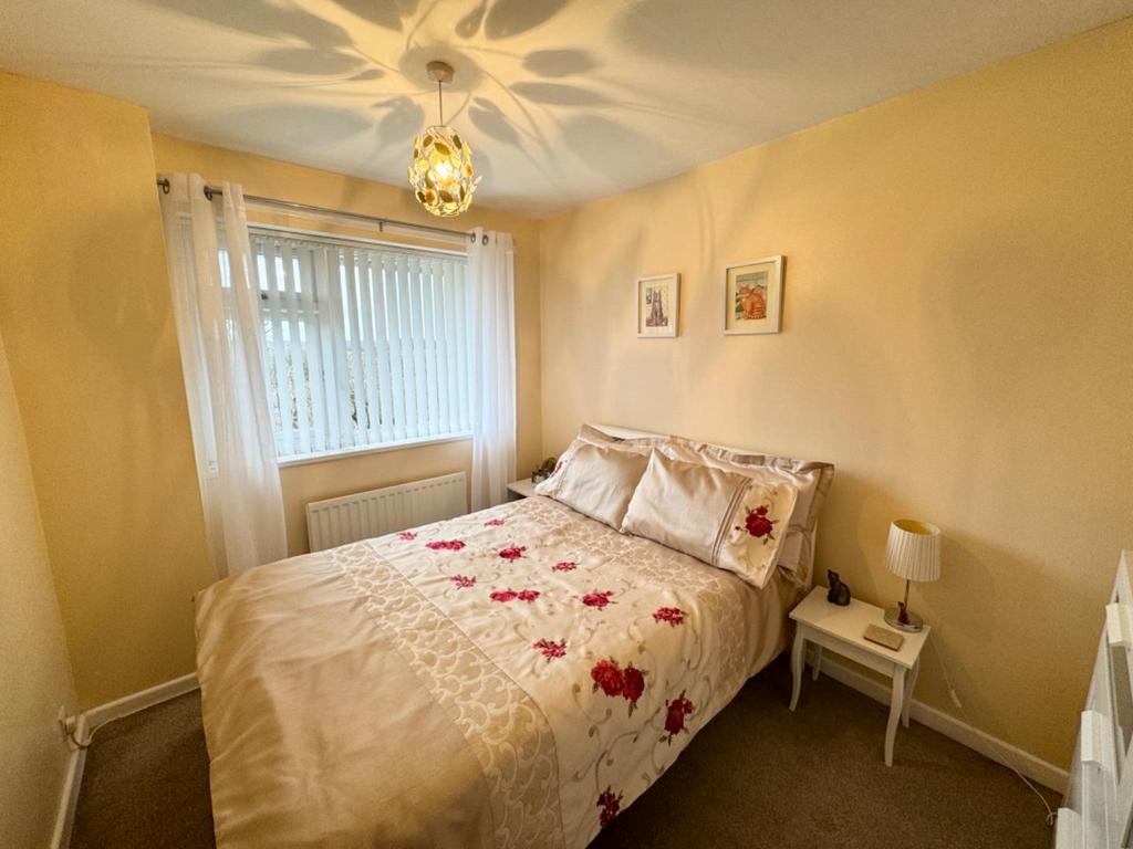 Bedroom 2 ( rear)