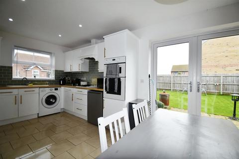 4 bedroom detached house for sale, The Glade, Withernsea