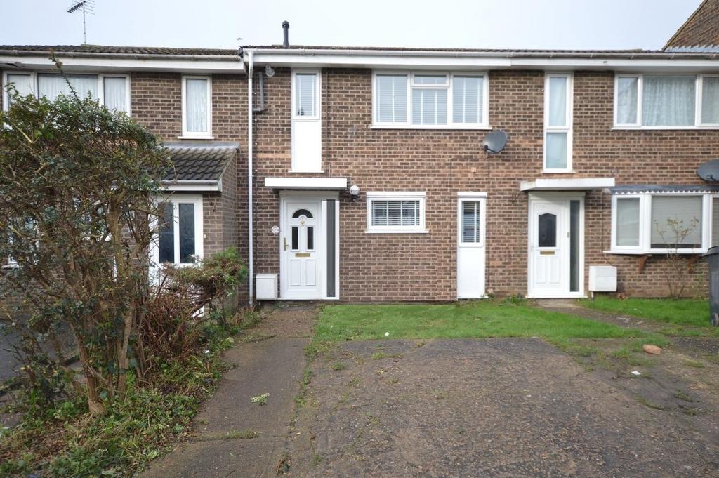 Petunia Crescent, Chelmsford, CM1 3 bed terraced house £1,400 pcm (£