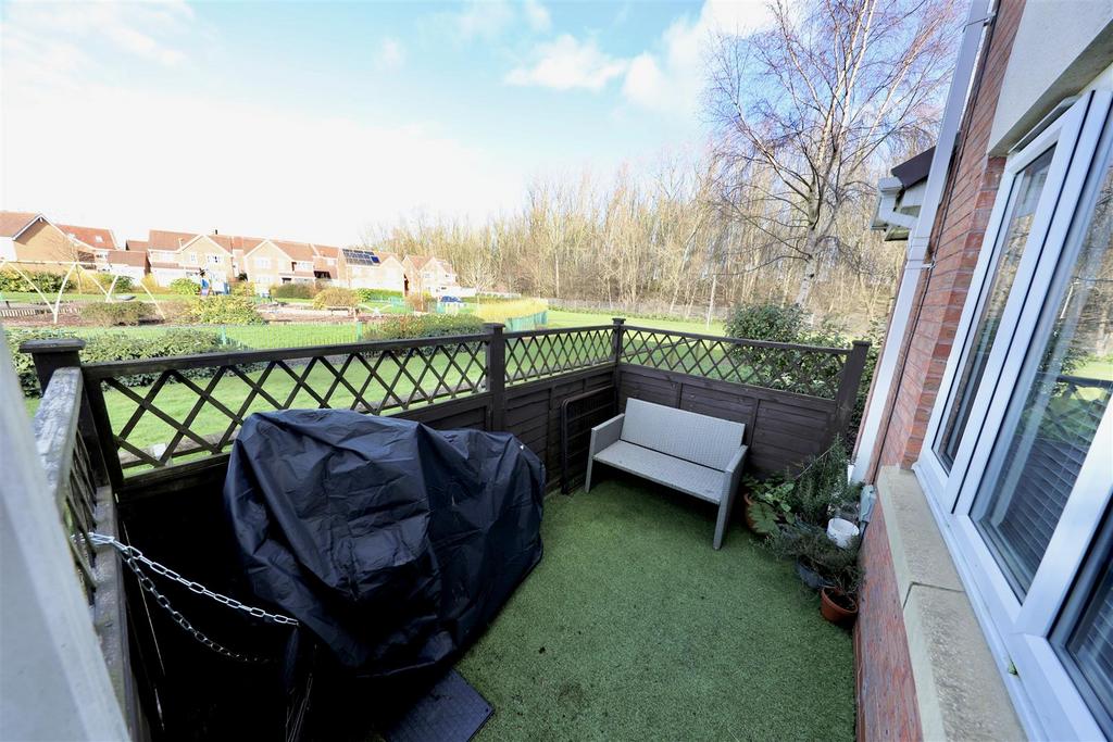 Thirlmere Way, Kingswood, Hull 2 bed terraced house for sale £130,000