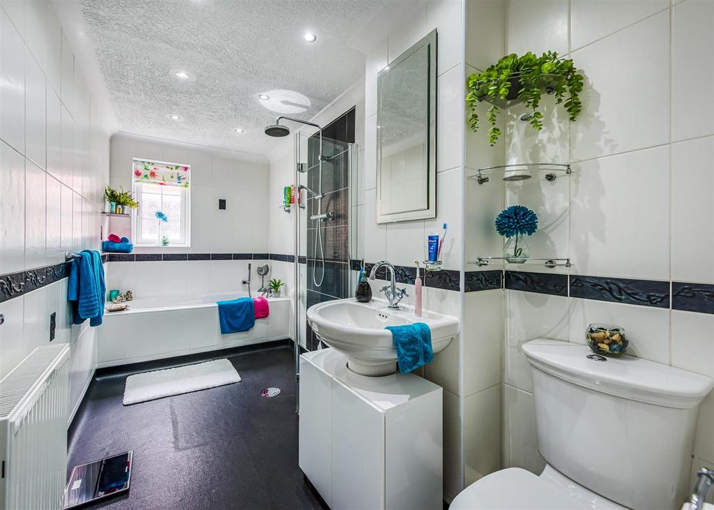 2 Brompton Lawns-bathroom.jpg