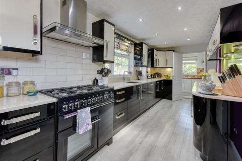 2 Brompton Lawns, Wolverhampton, WV6 8EH