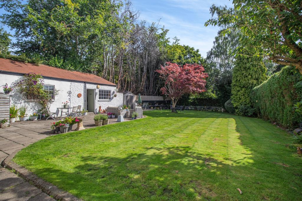 Lawnswood, Ashfurlong Road, Dore, S17... 6 bed detached house for sale