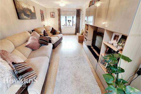 3 bedroom semi-detached house for sale, Links Close, Thurlton