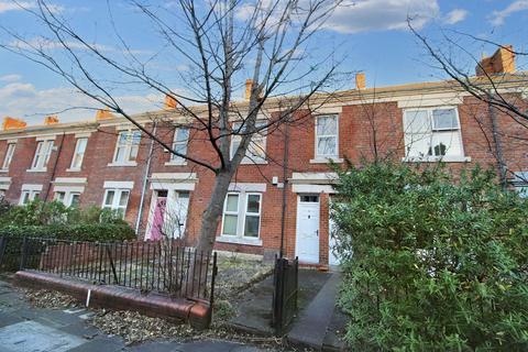 4 bedroom flat for sale, Sixth Avenue, Heaton, Newcastle upon Tyne, Tyne and Wear, NE6 5YN