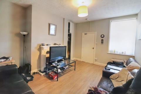 4 bedroom flat for sale, Sixth Avenue, Heaton, Newcastle upon Tyne, Tyne and Wear, NE6 5YN