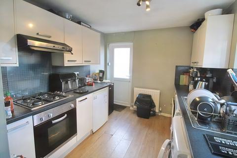 4 bedroom flat for sale, Sixth Avenue, Heaton, Newcastle upon Tyne, Tyne and Wear, NE6 5YN