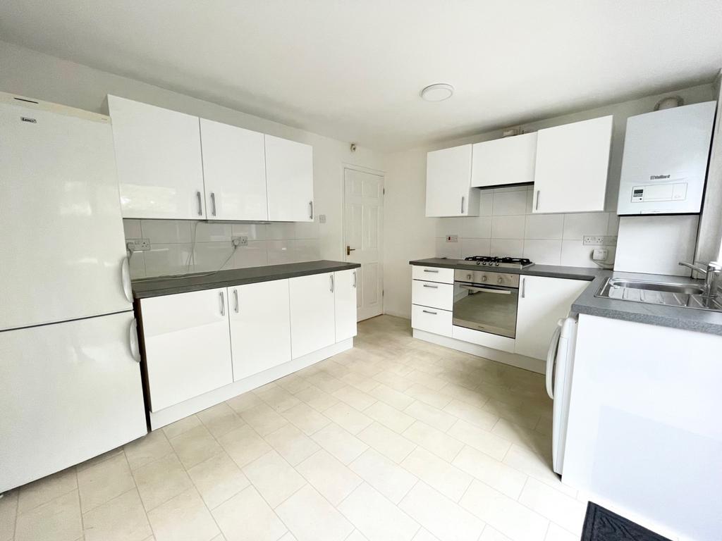 Holmley Lane, Dronfield, Derbyshire, S18 2HS 2 bed semidetached house