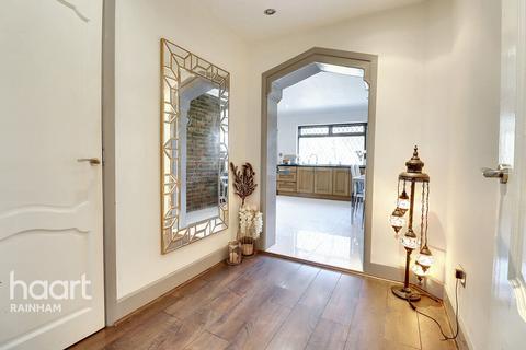 19 Spencer Road, Rainham, RM13 8HD