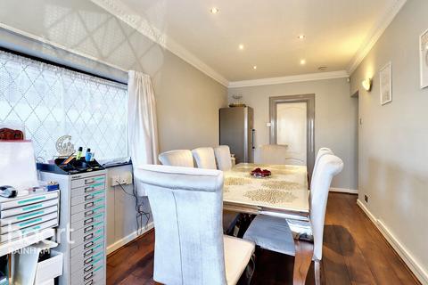 19 Spencer Road, Rainham, RM13 8HD