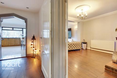 19 Spencer Road, Rainham, RM13 8HD