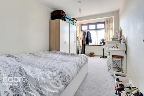 19 Spencer Road, Rainham, RM13 8HD