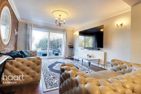 19 Spencer Road, Rainham, RM13 8HD