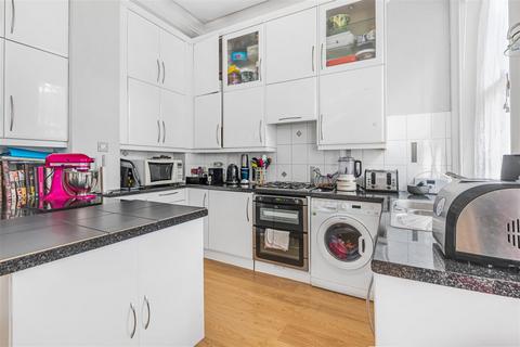 2 bedroom apartment for sale, Aldenham Road, Bushey WD23