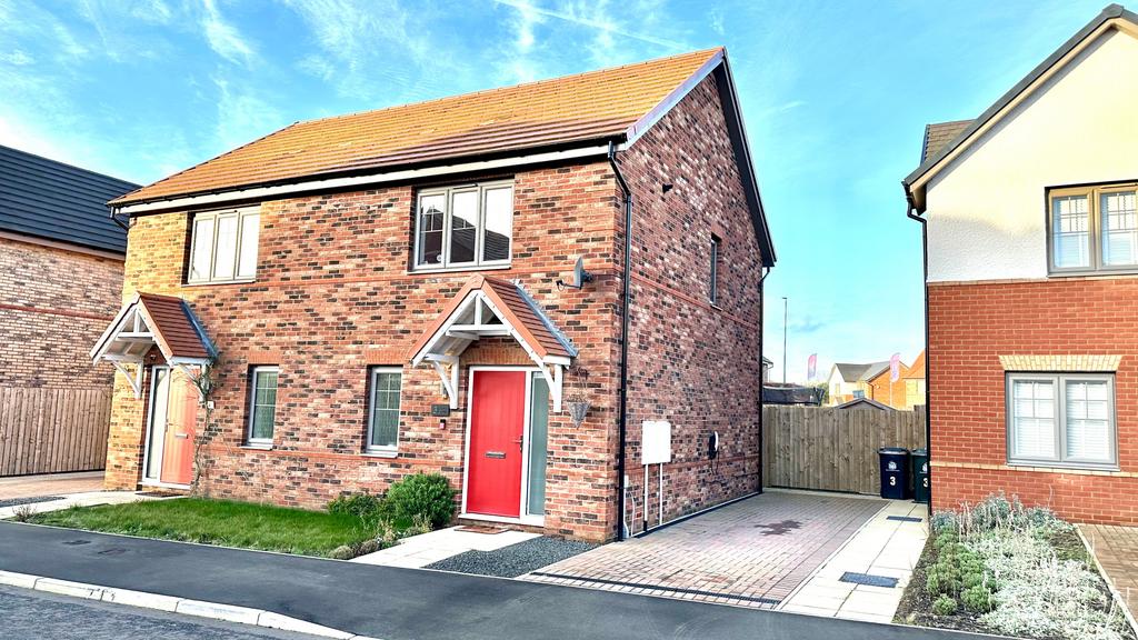 Hazel Court, Killingworth, NE12 2 bed semidetached house for sale £
