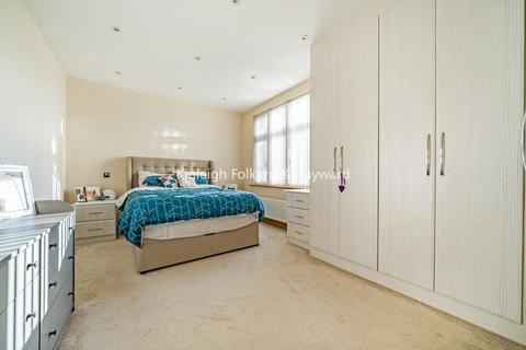 2 bedroom flat for sale, Cockfosters Road, Barnet