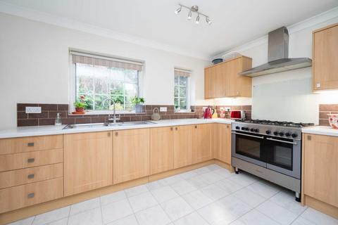 5 Hillside Road, Storrington, Pulborough, RH20 3LZ
