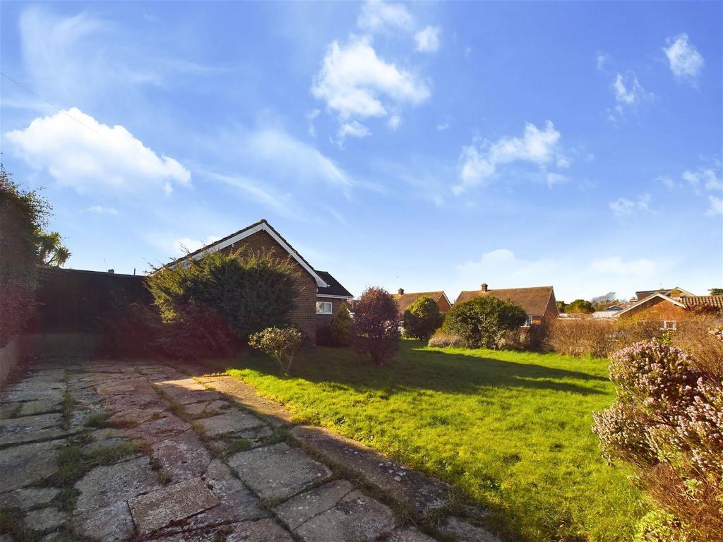 Russells Drive, Lancing 2 bed detached bungalow for sale - £400,000