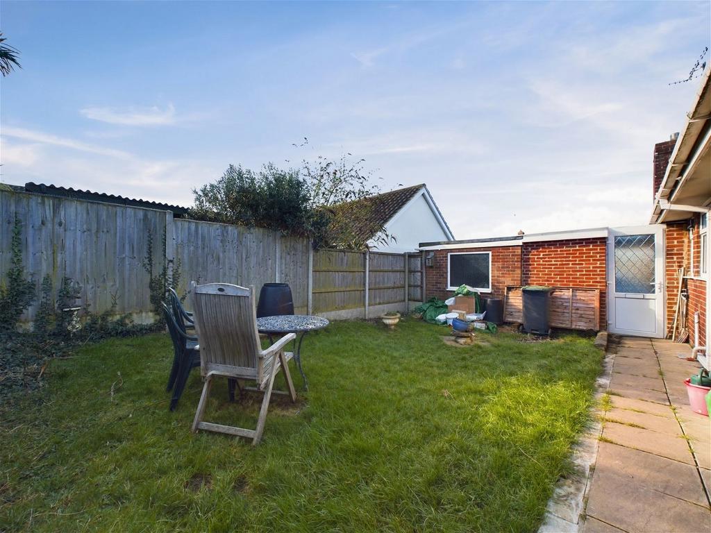 Russells Drive, Lancing 2 bed detached bungalow for sale £400,000