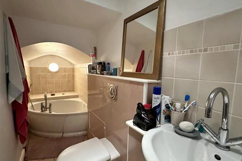 15 Blair Road, Manchester, M16 8NS