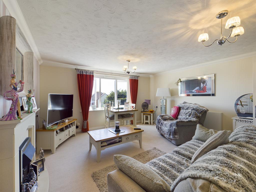 Havant Road, Portsmouth PO6 1 bed flat for sale £220,000