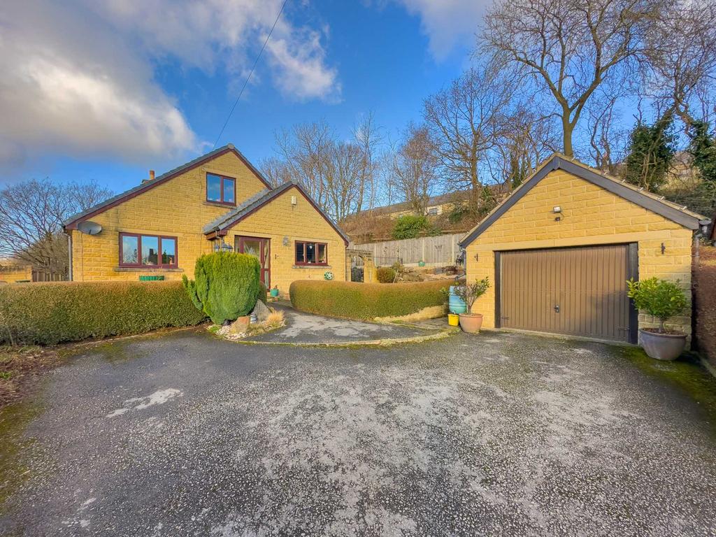 Spring Lane, Carlinghow Lane, Batley 4 bed detached house for sale £