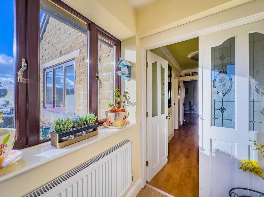 Spring Lane, Carlinghow Lane, Batley 4 bed detached house for sale £