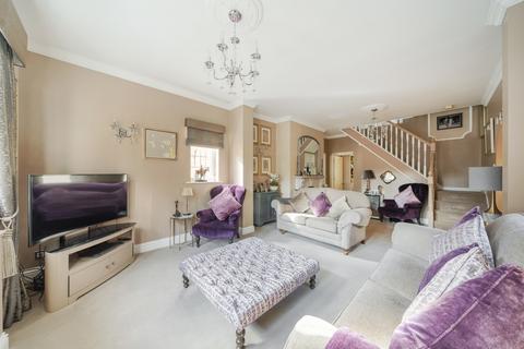 4 Redwing Gardens, West Byfleet, KT14 6QJ