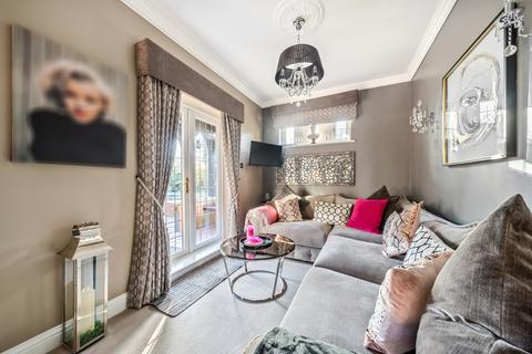 4 Redwing Gardens, West Byfleet, KT14 6QJ