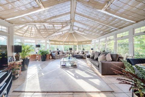 4 Redwing Gardens, West Byfleet, KT14 6QJ