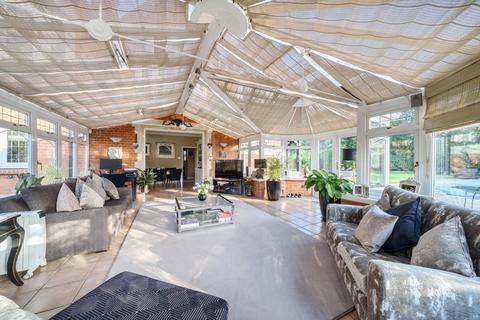 4 Redwing Gardens, West Byfleet, KT14 6QJ