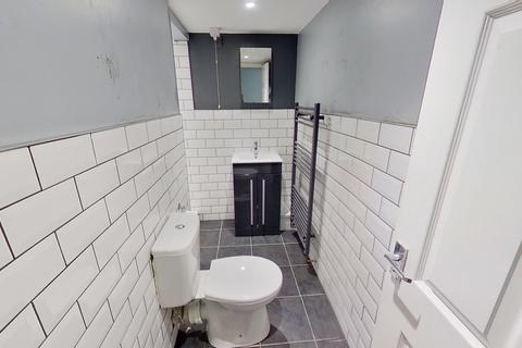 6 bedroom house to rent, St Anns Avenue, Burley, Leeds