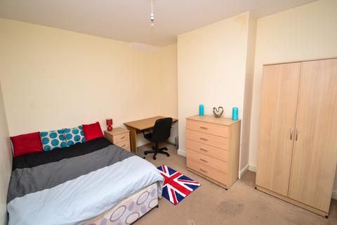 4 bedroom detached house to rent - Dunkirk Road, Nottingham NG7