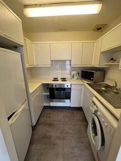 Studio to rent, Hatton Road, Feltham TW14