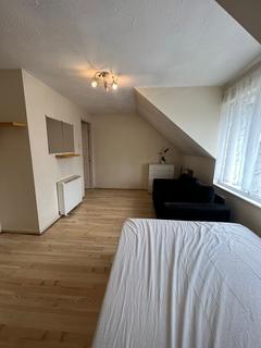 Studio to rent, Hatton Road, Feltham TW14