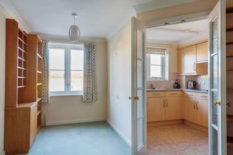 1 bedroom flat for sale, Foxhall Court, School Lane, Banbury, Oxfordshire, OX16 2AU