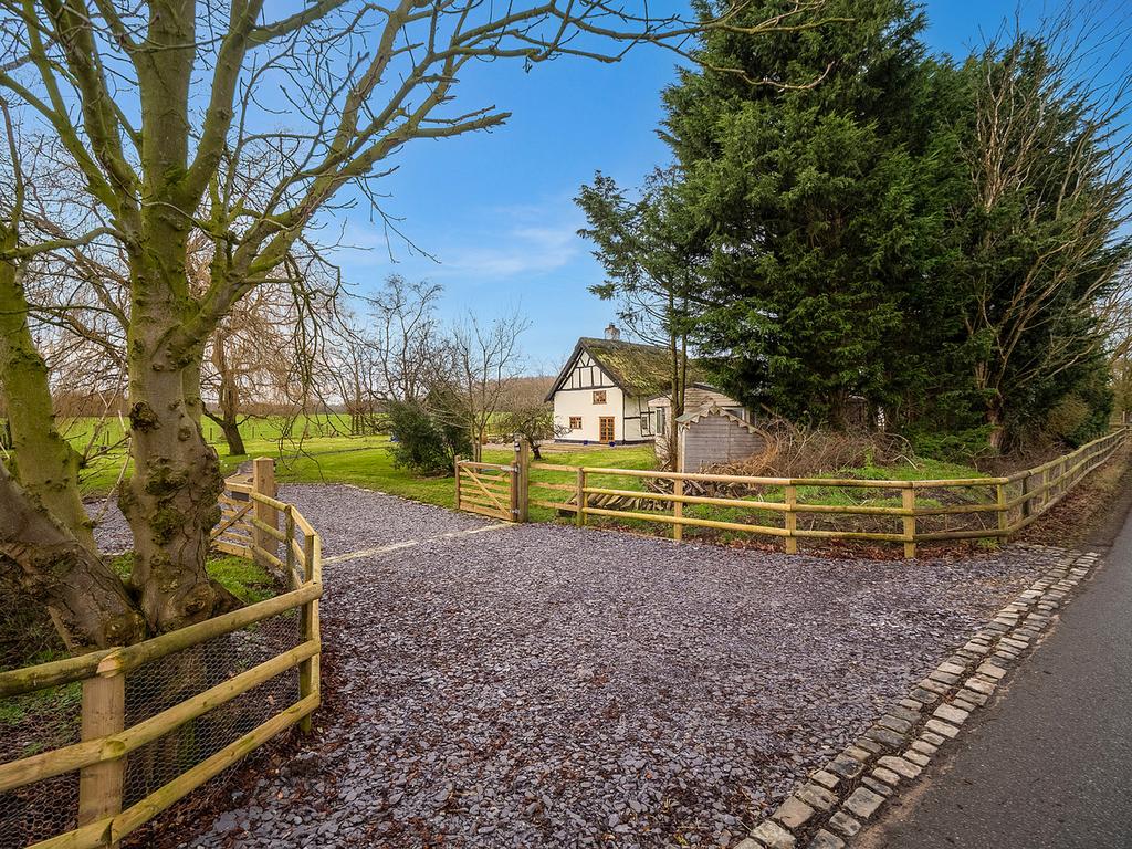 Hickhurst Lane, Rushton, Tarporley CW6 9AY 3 bed detached house for